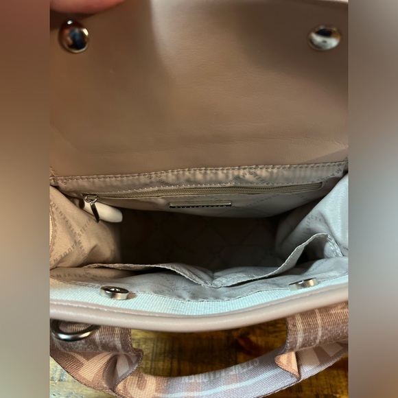 Steve Madden Tote bag with crossbody/shoulder strap. - Picture 6 of 14